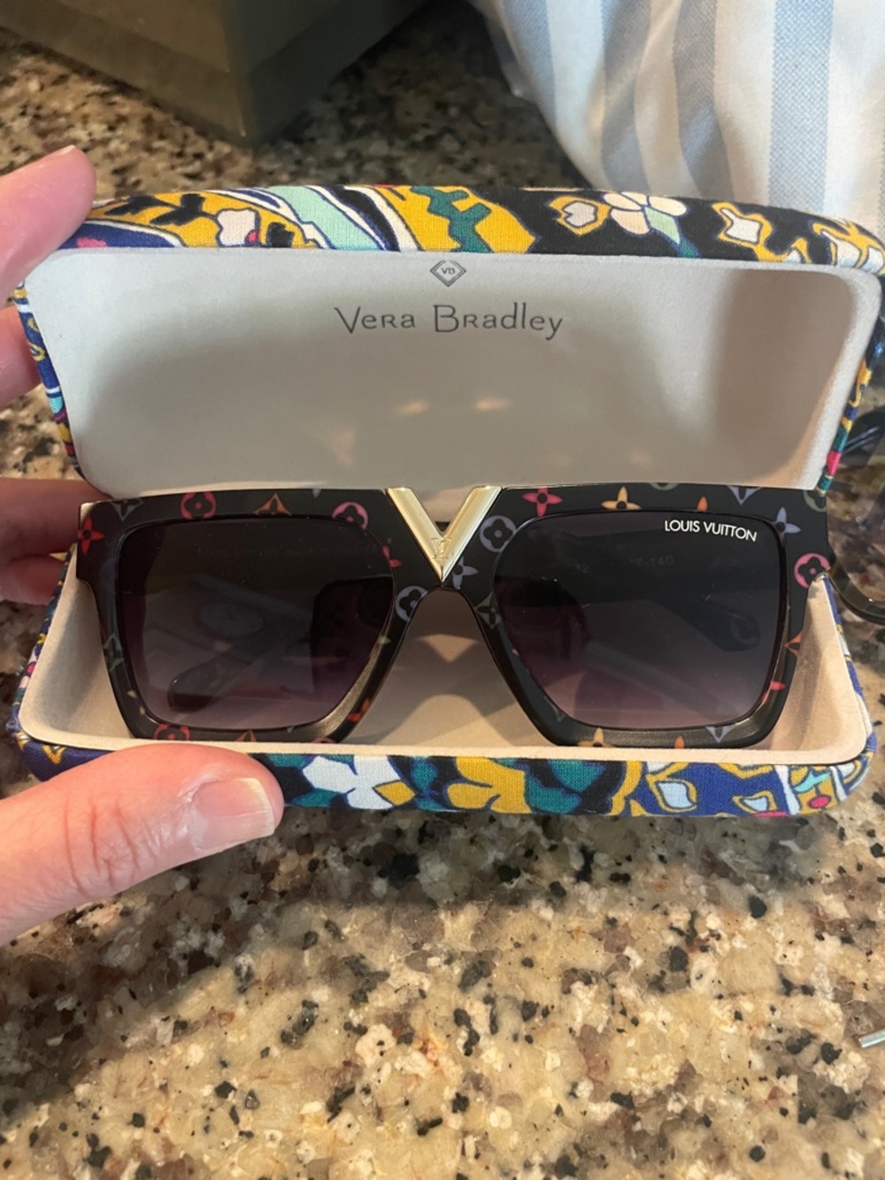Sunglasses - Picture 4 of 7